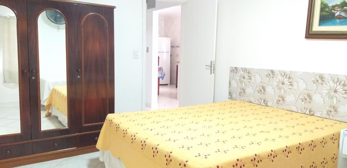 הוילה בומבינאס Casa 02 Dorm Na Rua Salmao מראה חיצוני תמונה