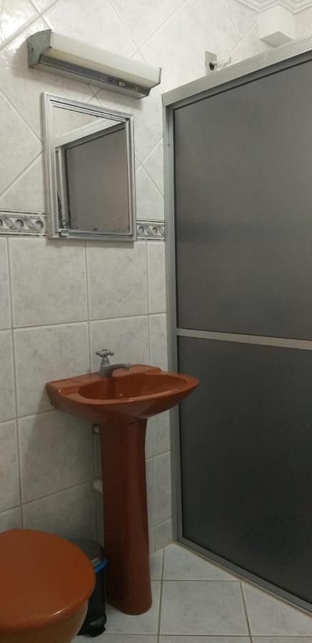 הוילה בומבינאס Casa 02 Dorm Na Rua Salmao מראה חיצוני תמונה