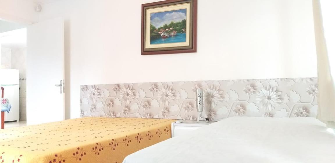 הוילה בומבינאס Casa 02 Dorm Na Rua Salmao מראה חיצוני תמונה