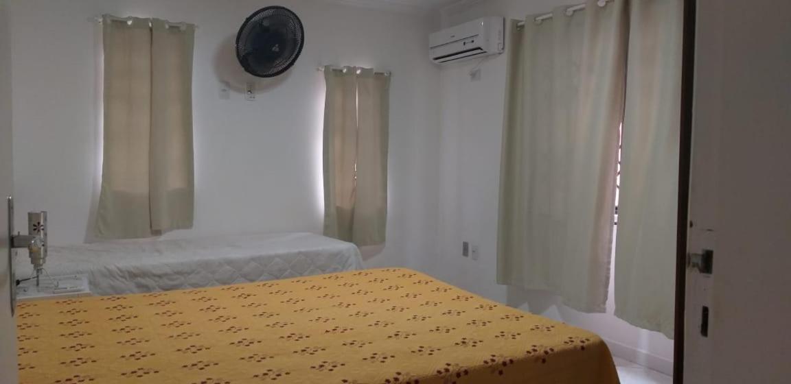 הוילה בומבינאס Casa 02 Dorm Na Rua Salmao מראה חיצוני תמונה