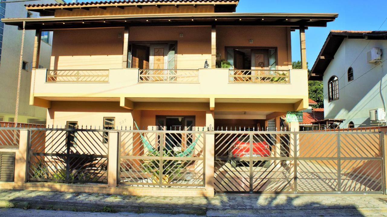 הוילה בומבינאס Casa 02 Dorm Na Rua Salmao מראה חיצוני תמונה
