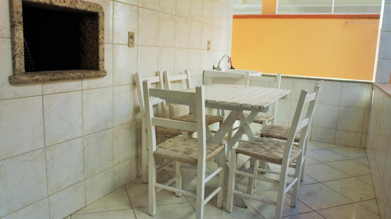 הוילה בומבינאס Casa 02 Dorm Na Rua Salmao מראה חיצוני תמונה