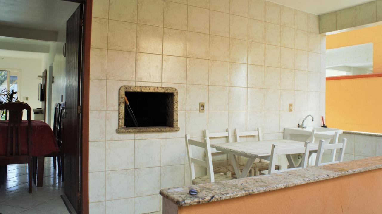 הוילה בומבינאס Casa 02 Dorm Na Rua Salmao מראה חיצוני תמונה