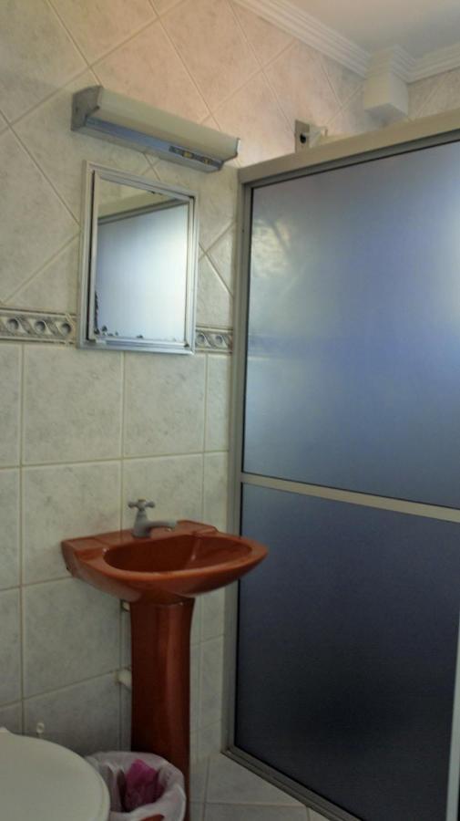 הוילה בומבינאס Casa 02 Dorm Na Rua Salmao מראה חיצוני תמונה